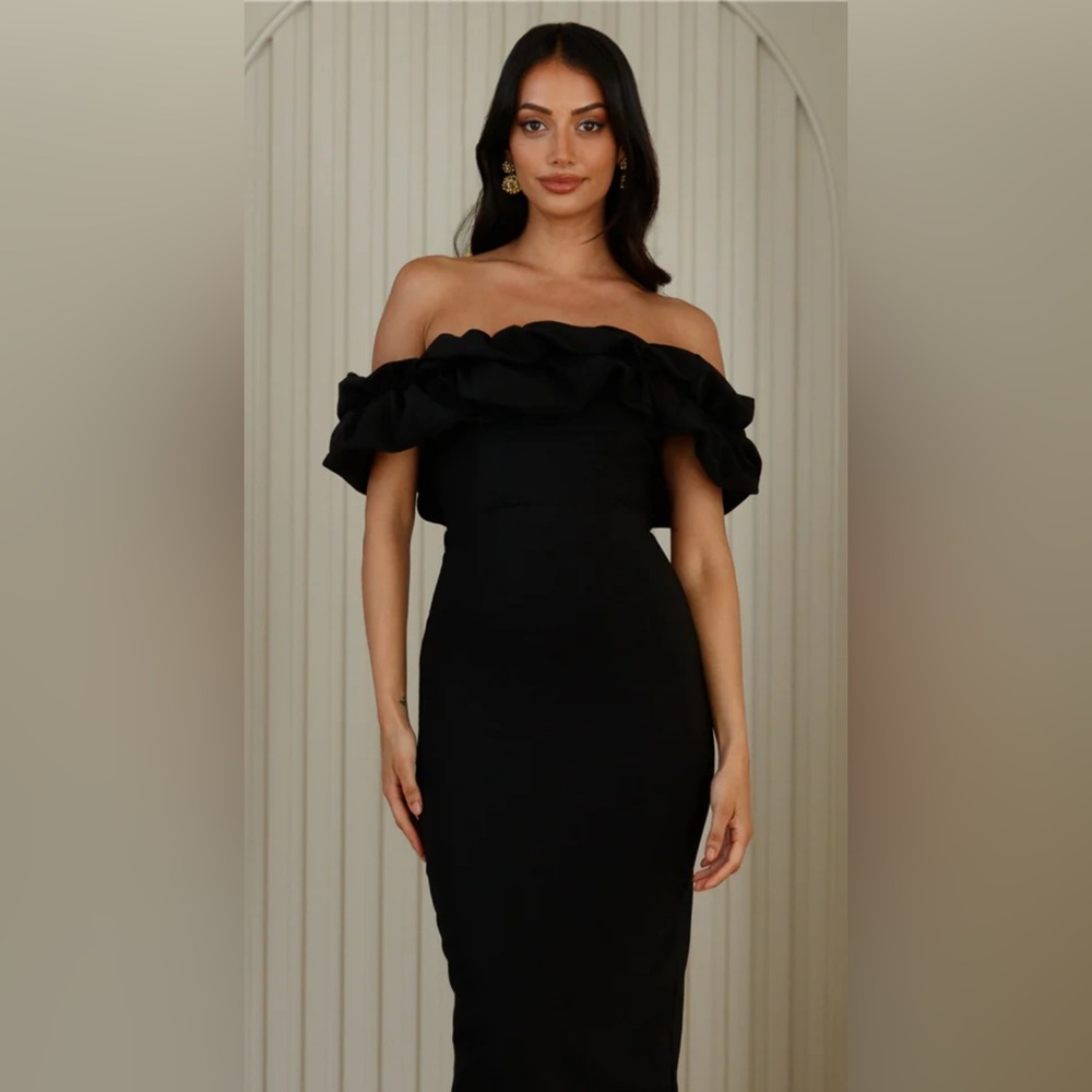 Off the Shoulder Elegant Black Ruffle Neck Dress